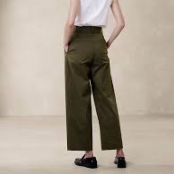 Banana Republic Olive Green Ankle Length Chino Pants - Picture 2 of 6